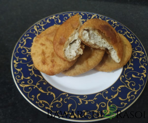 Urad Dal Pooris